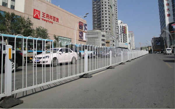 交通護(hù)欄對(duì)于車(chē)輛駕駛員有哪些作用