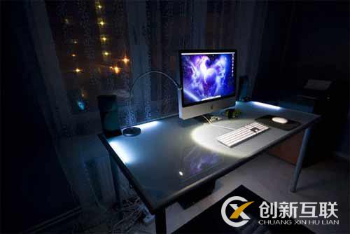 一個(gè)簡約的網(wǎng)頁設(shè)計(jì)工作站