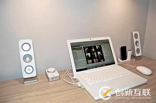 一個(gè)簡約的網(wǎng)頁設(shè)計(jì)工作站