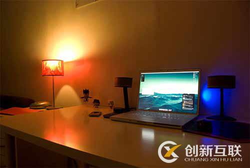 一個(gè)簡約的網(wǎng)頁設(shè)計(jì)工作站