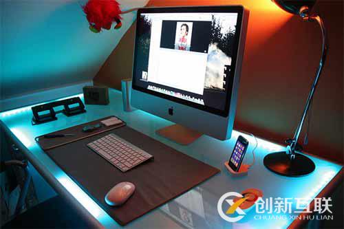 一個(gè)簡約的網(wǎng)頁設(shè)計(jì)工作站
